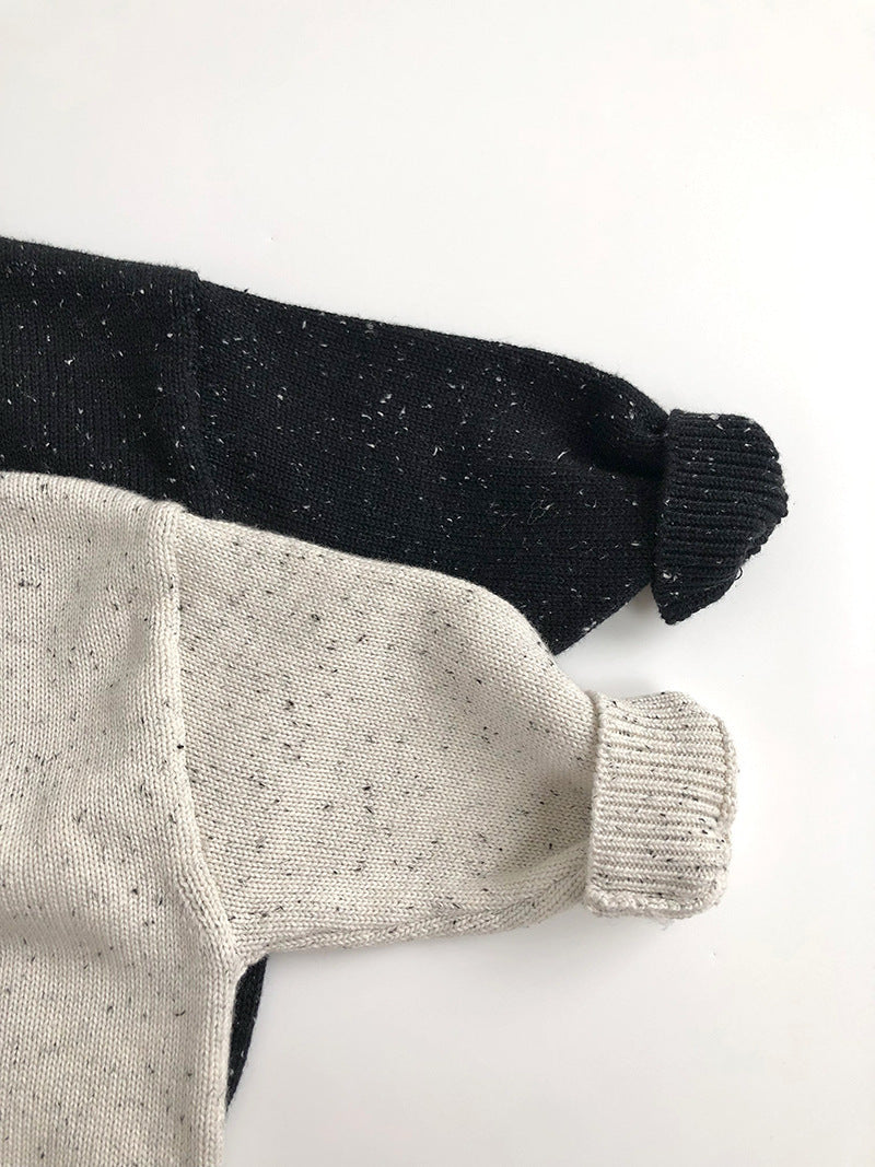 柔らかい素材の子供用セーター
