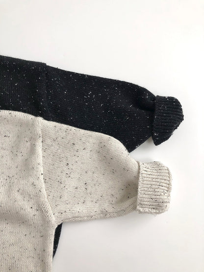 柔らかい素材の子供用セーター
