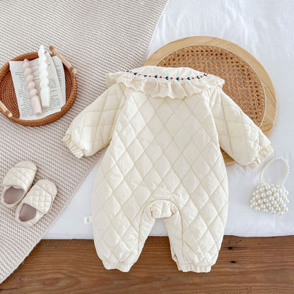 フリル襟付きアプリコットカラー厚手ベビーカバーオールを背面から平置きしたバックスタイル写真
