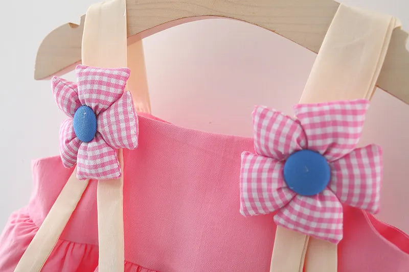 ふんわりティアードとチェック花モチーフが可憐に映える 女の子サスペンダーワンピース コットン素材 73~100cm