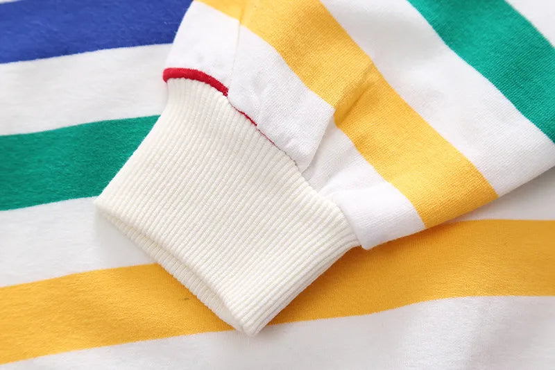 ストライプ袖のリブ仕様 やさしいフィット感のディテール
