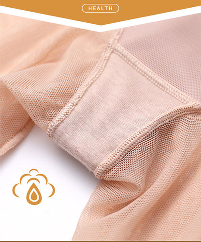 通気性の良いナイロン素材の補正パンツ
