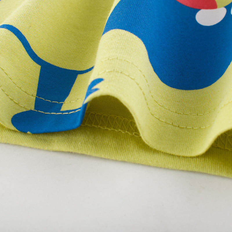 裾まわりの縫製と生地の厚みがわかるTシャツのディテール
