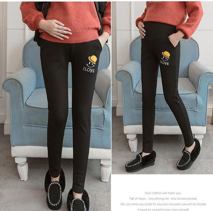 着用シルエットを比較できるマタニティパンツのイメージ（説明テキスト入り）
