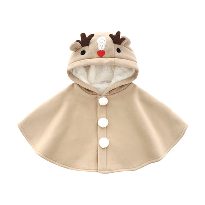 ベージュ（エルク柄）のフード付きベビーポンチョケープを正面から撮影した画像

