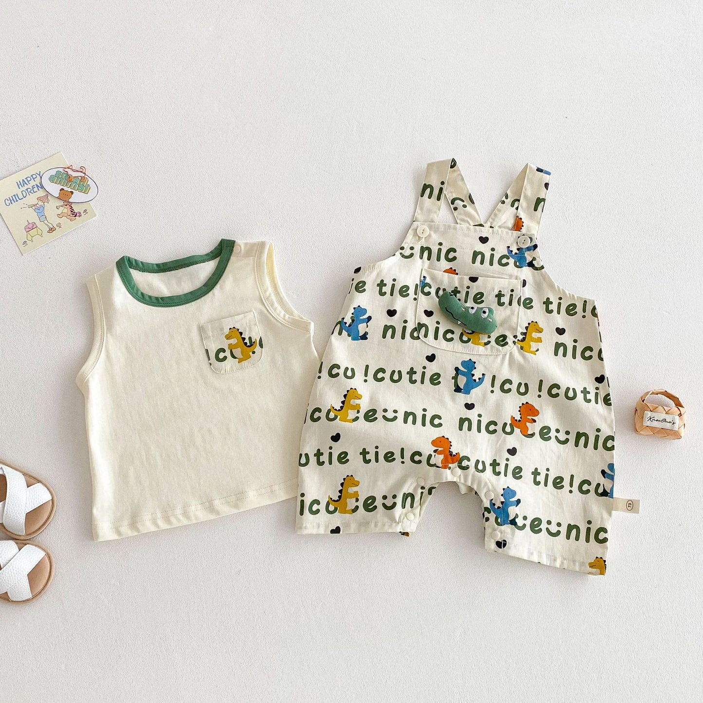 夏のおしゃれが一枚で完成する 赤ちゃんベスト&サロペット上下2点セット 恐竜カートゥーン総柄プリント コットン 73~100cm