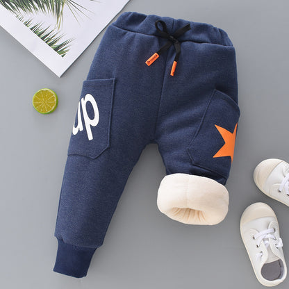 暖かいロングパンツの裾ディテール
