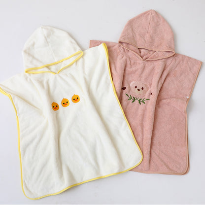 カラーバリエーション 比較（ホワイトイエローダッククローク・ピンクカラー）刺繍入りフード付きベビーバスローブ
