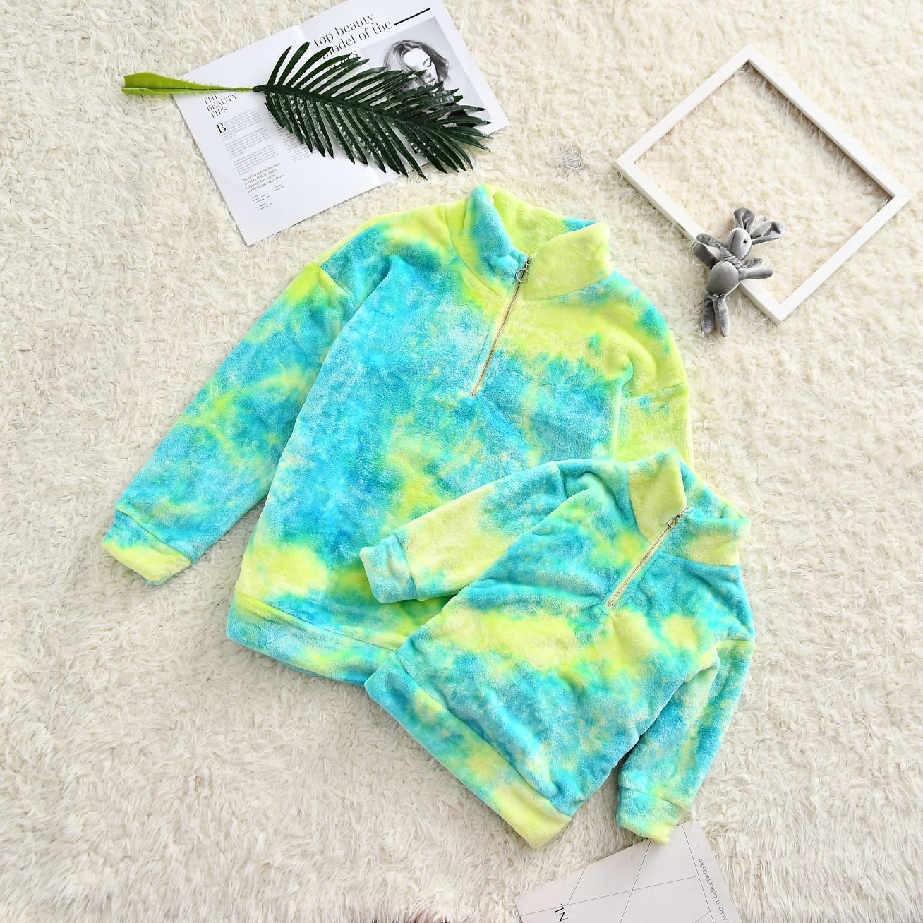 ママと子どものお揃いタイダイトップス
