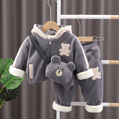 ふんわり柔らかい裏起毛ボアの質感を示す近接画像
