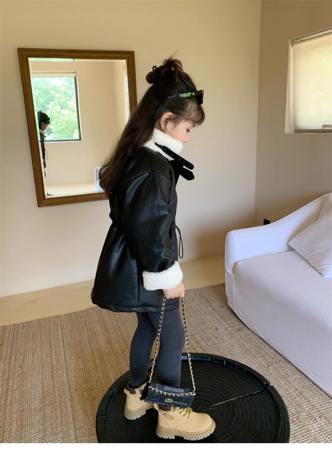 裏地のフリース素材を映したディテール写真
