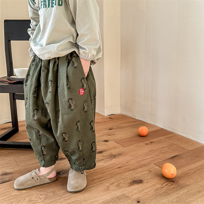 柔らかいゴムウエスト仕様のミッドウエストパンツ
