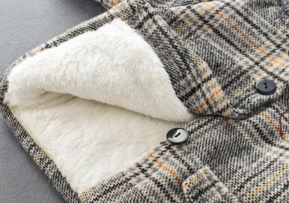 冬厚手綿入りタイプのジャケット内側を見せた開いた状態の写真
