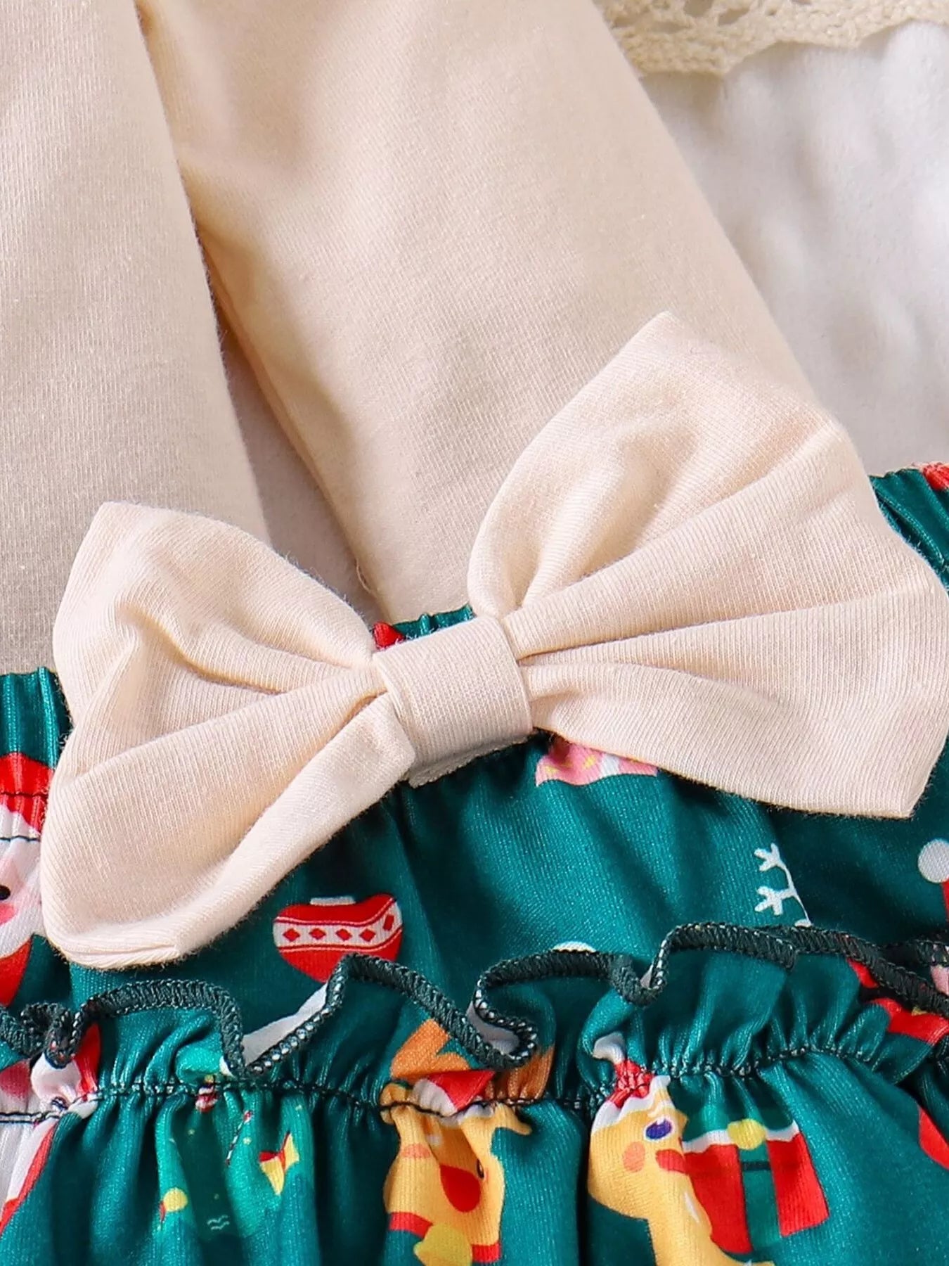 大きなリボンがポイントのベビークリスマススカート正面スタイル
