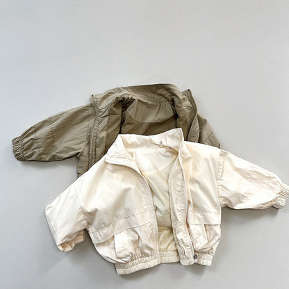 80〜130cmサイズ展開を示すアウターディスプレイ
