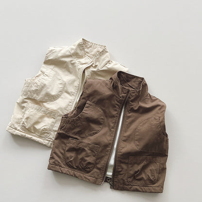 ブラウンとカーキの子ども用コットンジップベスト正面デザイン
