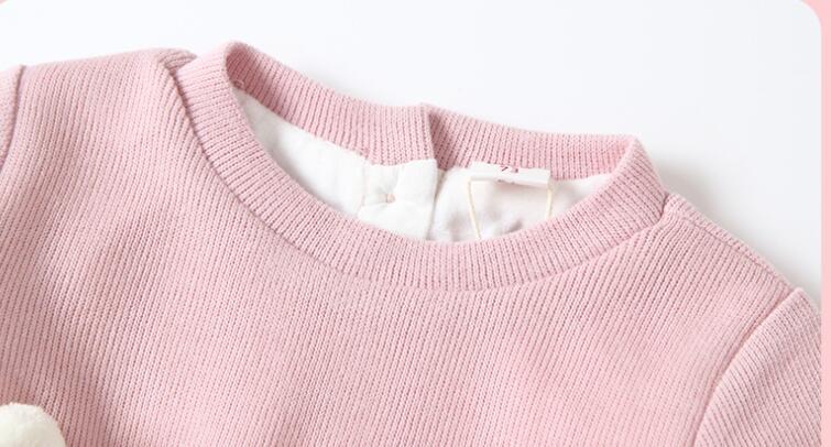 ハンガーに掛けた全体シルエットの写真
