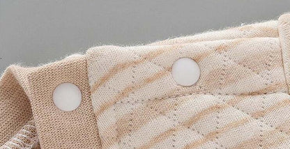 ショルダーバックルキャメルの厚手ベビーウェア
