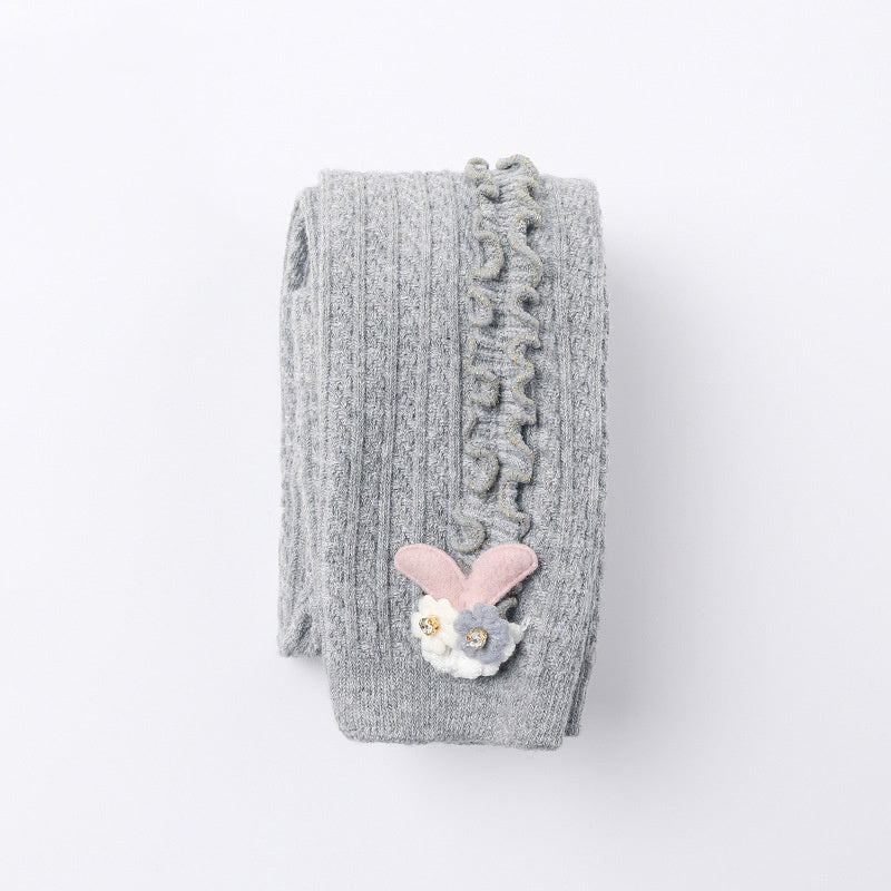 秋冬にぴったりな保温性のあるニット素材
