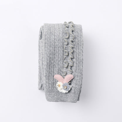 秋冬にぴったりな保温性のあるニット素材
