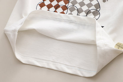 ストライプ調インナートップスとジャケットを合わせた男の子コーデ
