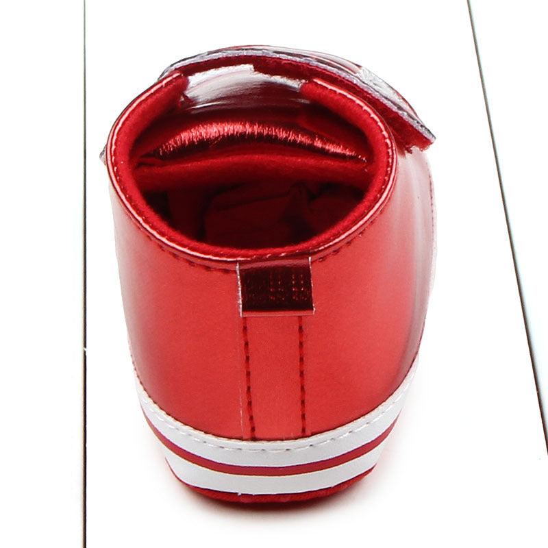 ピンクとレッドのソフトソールベビー靴
