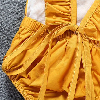 フリル袖が特徴のガーリーデザイン
