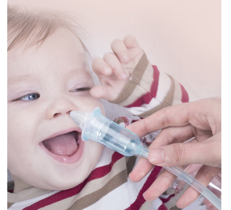 透明ボディで中の鼻水量が見やすいベビー鼻吸い器のクローズアップ
