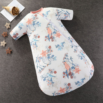 ダイナソー柄コットンスリーパーを平置きにしたフラットレイ写真
