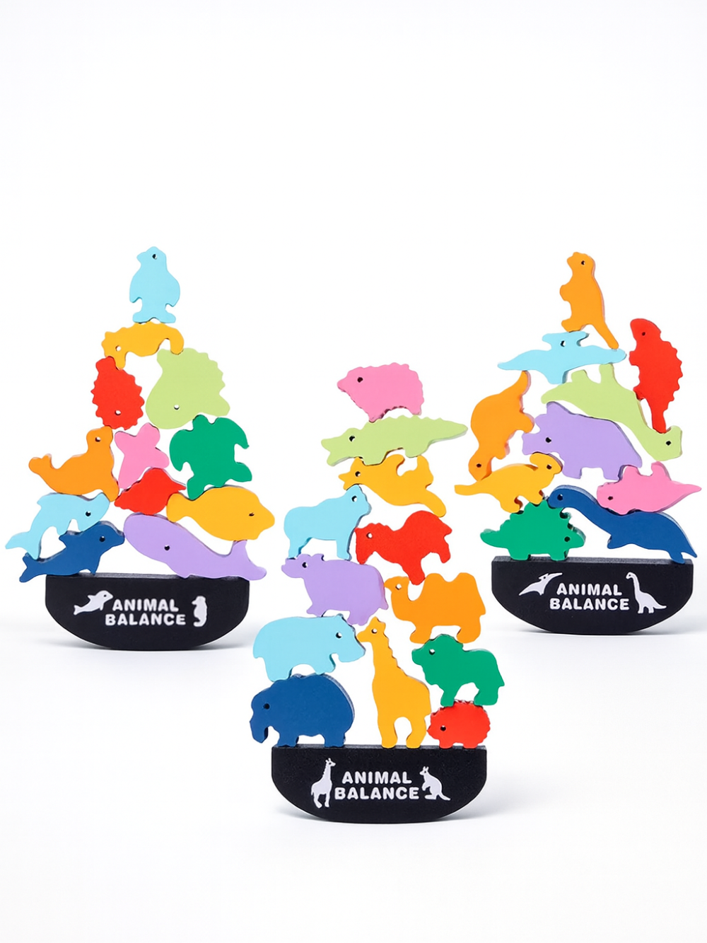カラフルな動物ブロックがバランス台の上に並んだ様子
