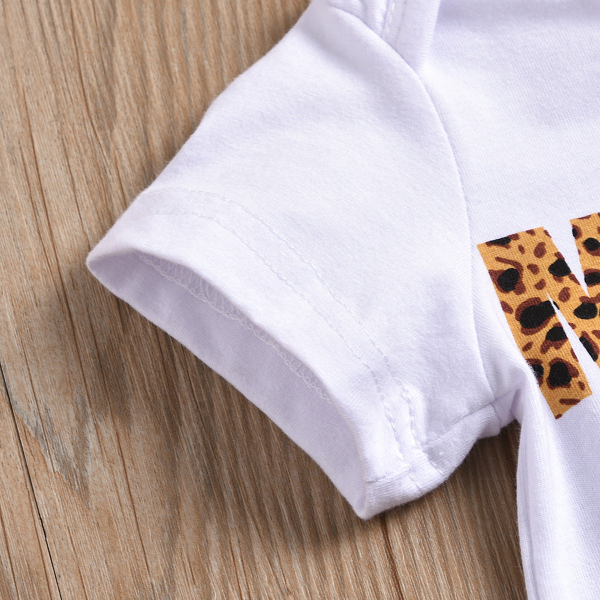 ママとリンク気分でおしゃれに決まる 女の子ベビー半袖ロンパース＆レオパード柄パンツ3点セット 英字プリント コットン素材 70~100cm