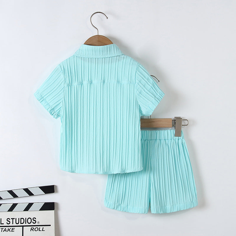 さらっと軽い着心地で夏のきちんと感が叶う 男の子半袖シャツ＆ショートパンツセット 立体ストライプ風デザイン シングルボタン ポリエステル 90〜150cm