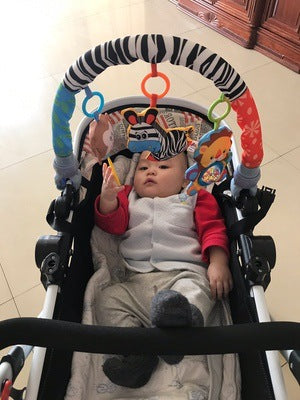 ベビーカー用アーチトイ 多連吊り下げ（ベビーカーおもちゃ）使用イメージ
