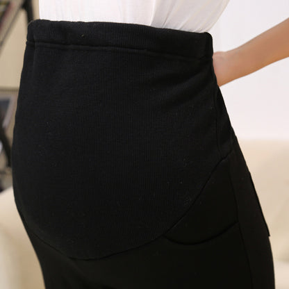 腹部サポート設計がわかるマタニティレギンスの着用アップ
