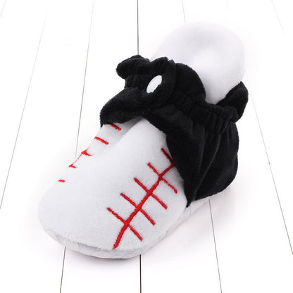 インナーの布ライニング部分が見えるベビー布シューズ開口部のアップ
