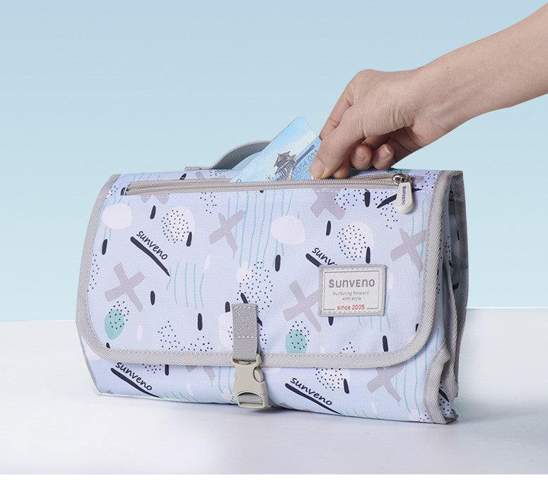 持ち手付きで持ち運びやすい折りたたみチェンジングパッド（トラベル用）
