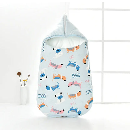 赤ちゃんのお昼寝中に軽く掛けられたコットンキルトの写真（お昼寝ブランケット）
