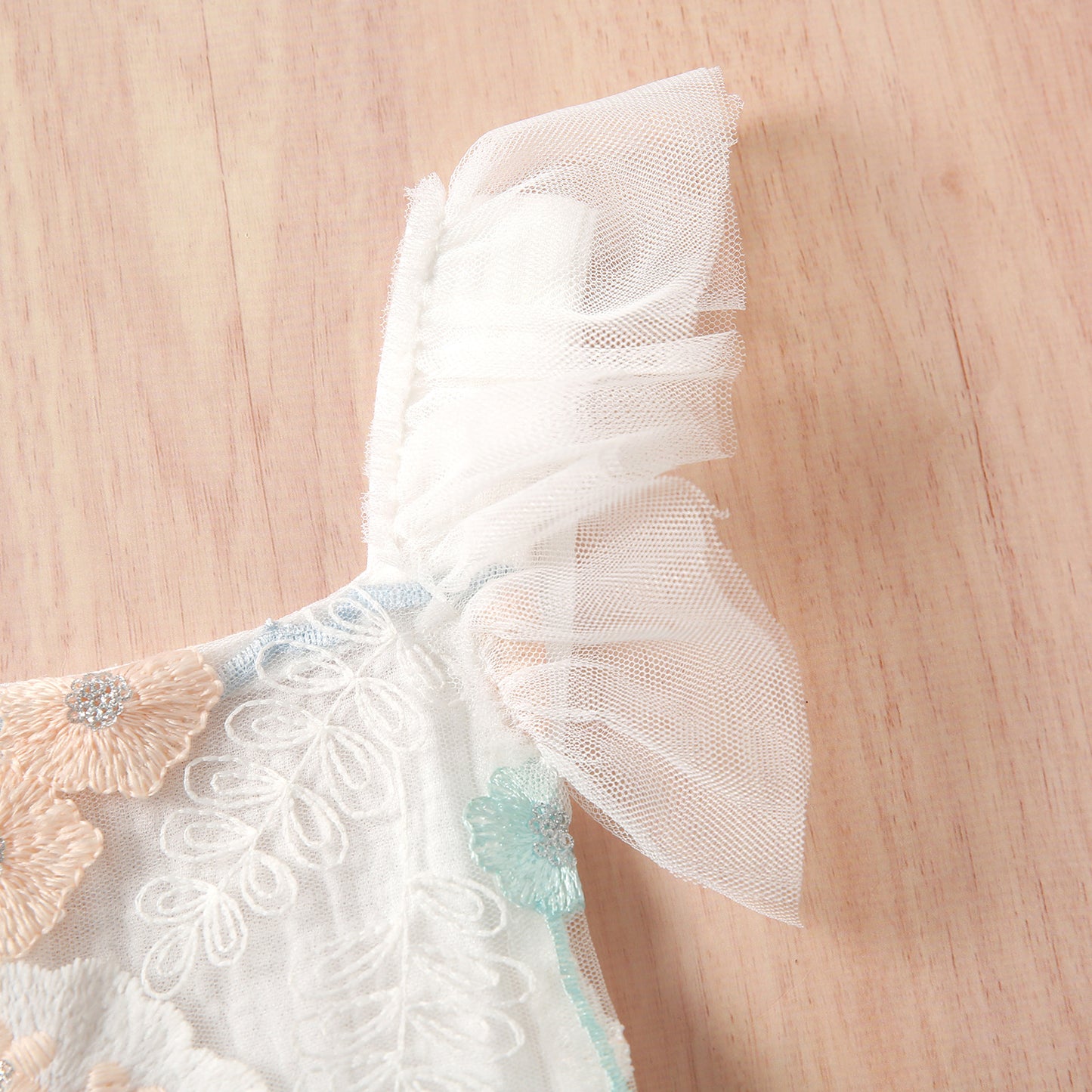 ふんわり刺繍チュールで上品に映える 女の子ノースリーブロンパース メッシュ刺繍 コットンガーゼ素材 60〜100cm