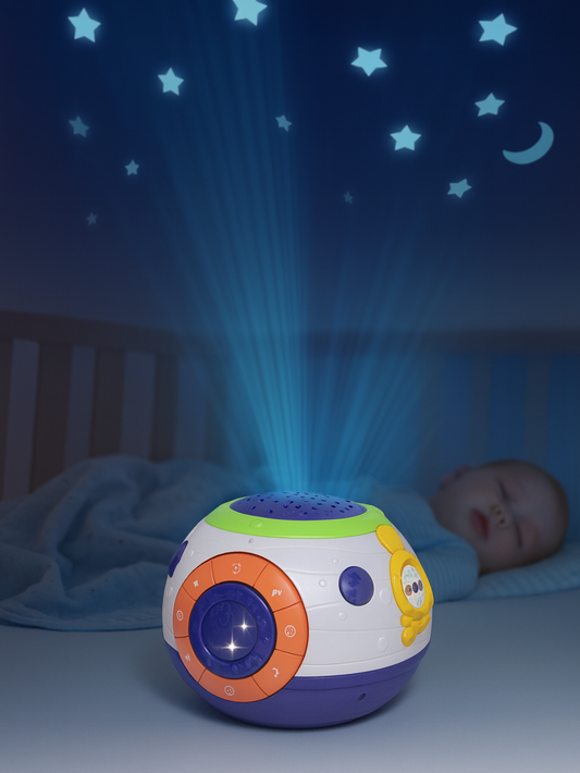 星空プロジェクターライトをつけて眠る赤ちゃんと天井に映る星空の様子
