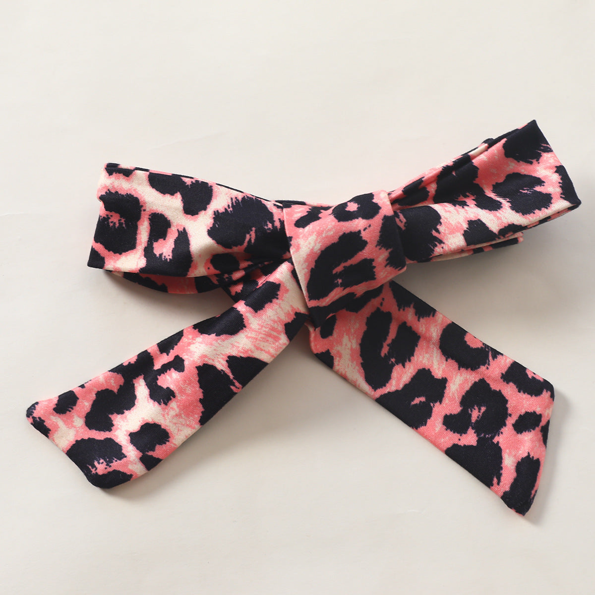 ヘアバンド付きガールズコーディネート
