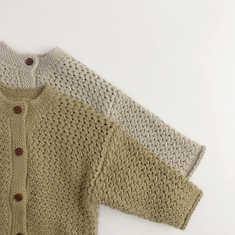 ウィートグレーのシンプルな韓国風セーター
