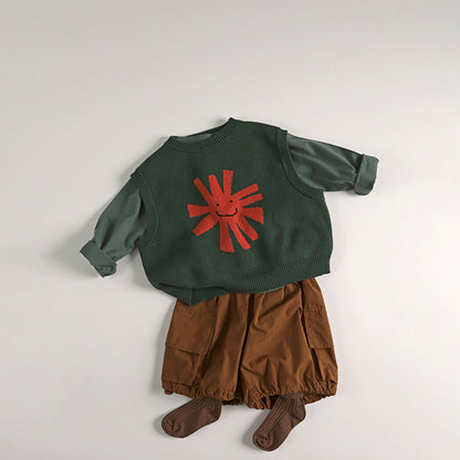 黒と緑の男の子向けカートゥーンニットベストを並べた写真
