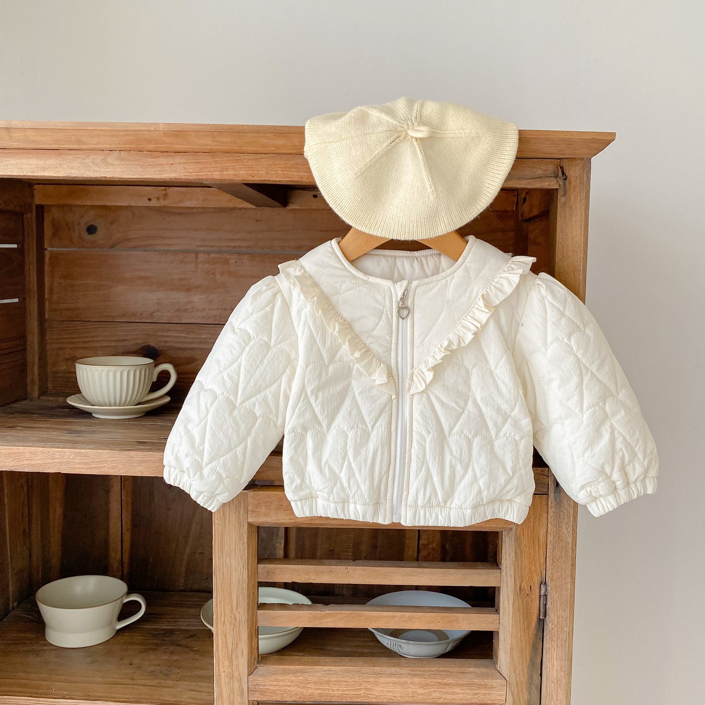 軽くふっくらとした中綿のボリューム感が分かるキルト生地アップ
