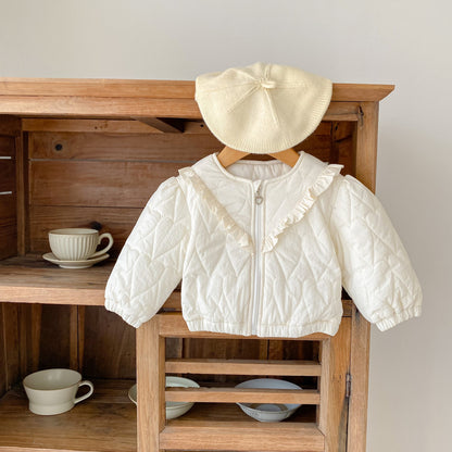 軽くふっくらとした中綿のボリューム感が分かるキルト生地アップ
