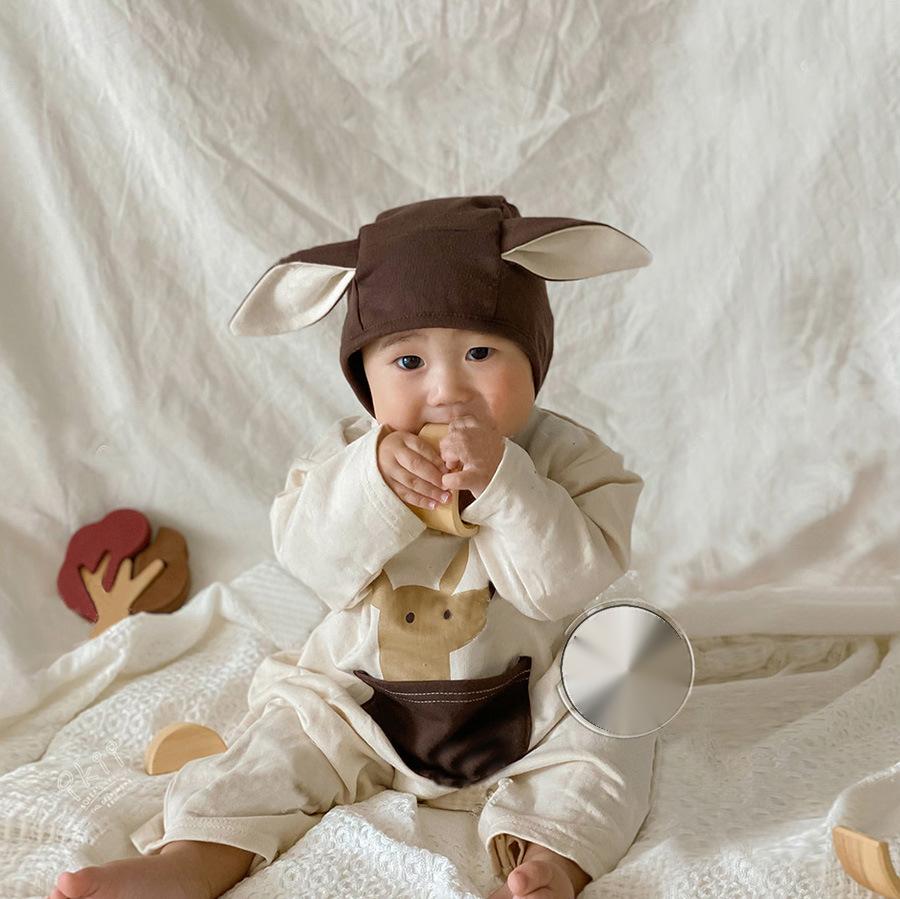 新生児向けベージュコットンロンパースの全体シルエット
