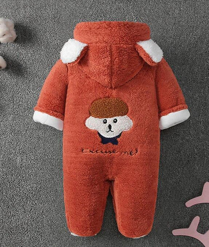 フード部分のうさぎ耳ディテールが分かる近接写真
