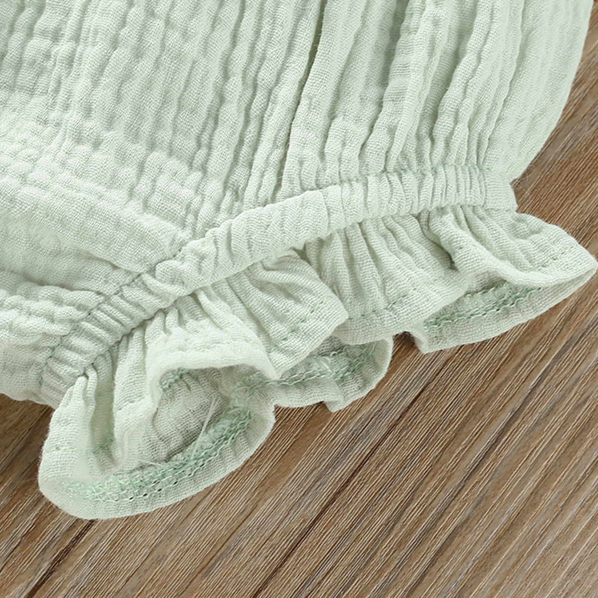 フリル裾ショートパンツのディテール グリーン
