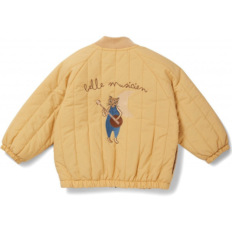 イエローカラーのキッズジャケットを並べたイメージ写真
