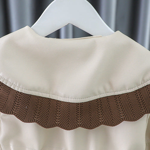 袖口ギャザーがふんわりとしたシルエットを作るキッズコート
