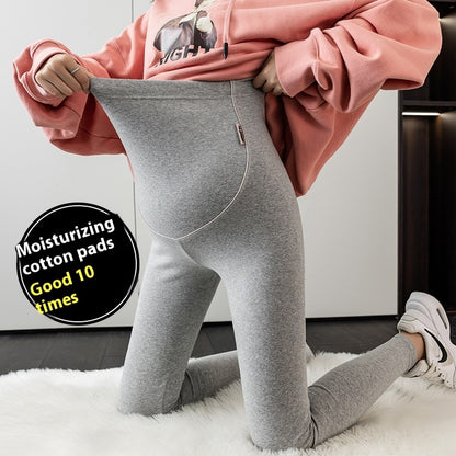 裏起毛のあたたかさをイメージできるマタニティレギンスの着用カット
